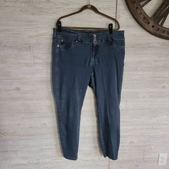 Torrid Dark Wash Tall Jeans Womens SZ 20T - Picture 1 of 6